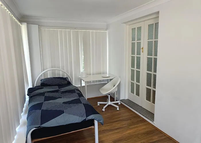 Budget Single Room In Carlingford Home - C3